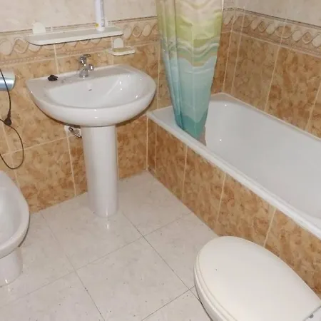 2 With Free Parking Near The Sea *